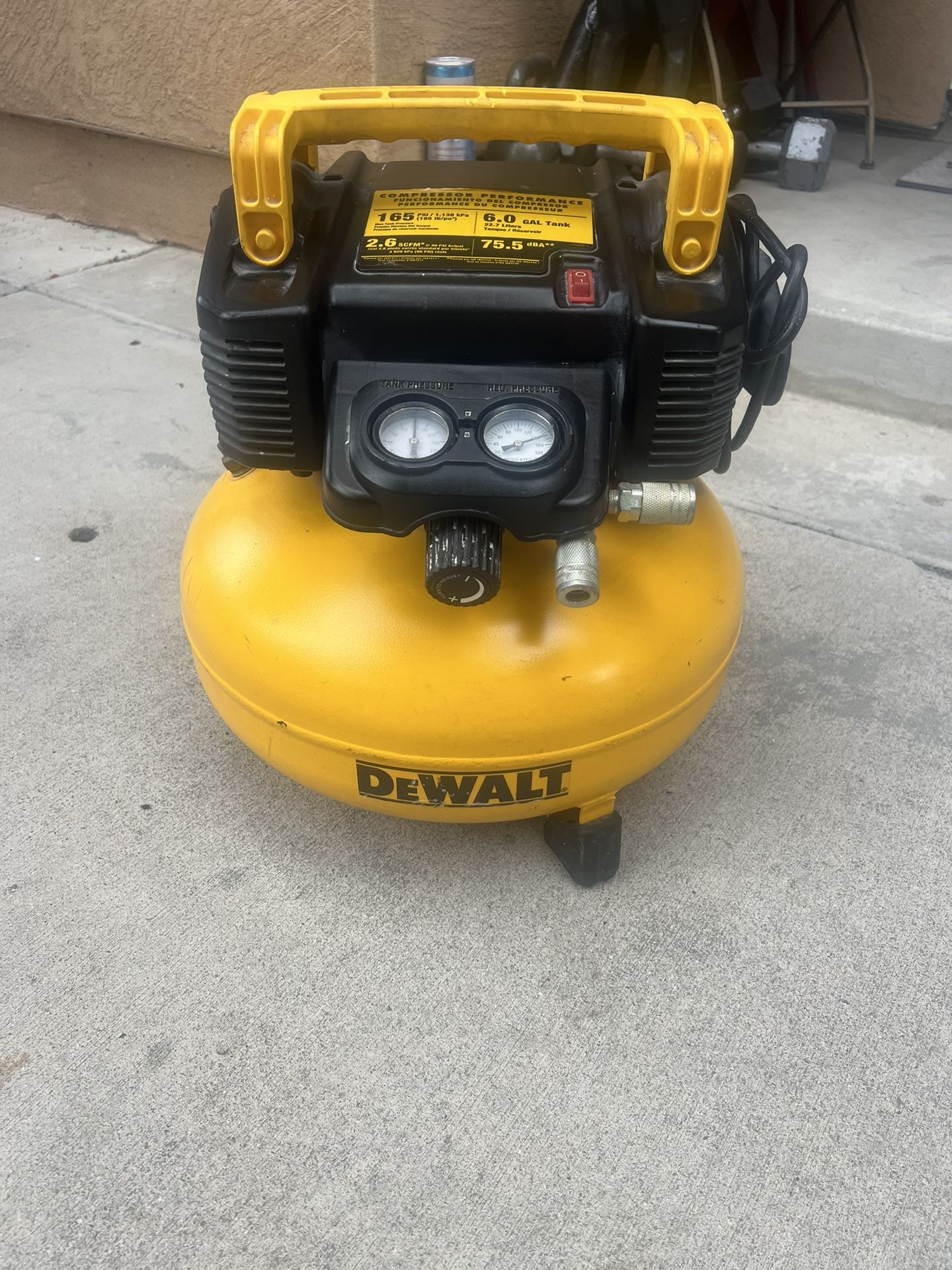 Dewalt 6 Gallons Air Compressor