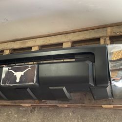 Front Bumper 2014-2020 Toyota Tundra. Comes With Brackets.