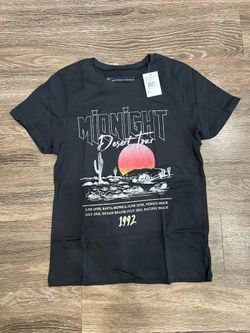 Prince Peter Women’s Midnight Desert Tour Graphic T-Shirt Black Crew Neck M