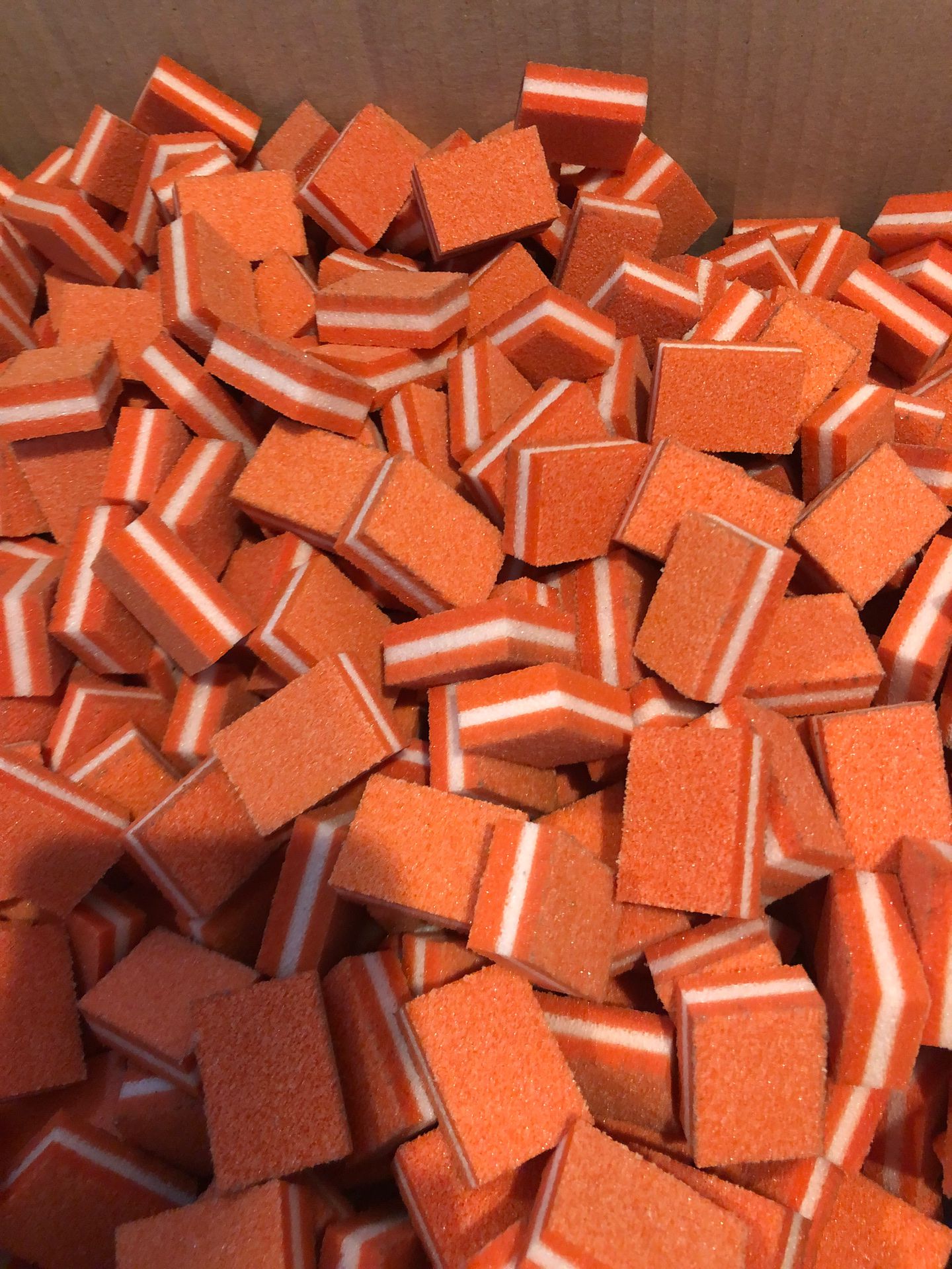 600 pieces disposable nail buffers sanding blocks