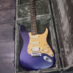 Road Runner Blac Tweet Universal Electric Guitra Case !! $100 Or Best Offer !!