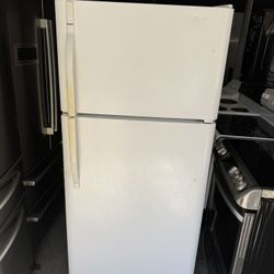 Kenmore Refrigerator Good Condition Everything Works Fine 