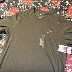Nike T Shirts Size L