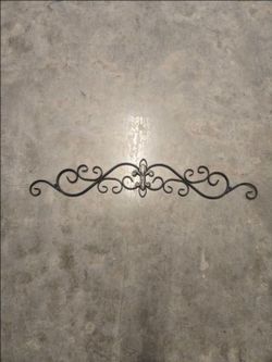 Metal Decoration with Fleur-de-lis in Center