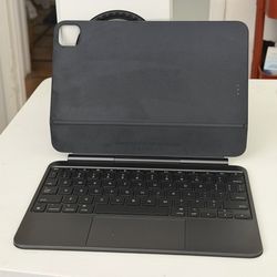 Magic Keyboard  iPad  Pro M4 Like new 