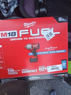 Milwaukee Impact Wrench Kit : 1/2 >, Drive 2 Battery's 1 Charger