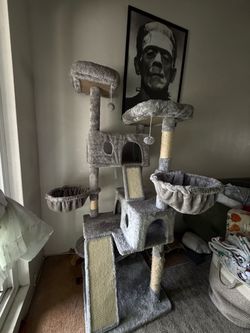 Almost like new cat tree !