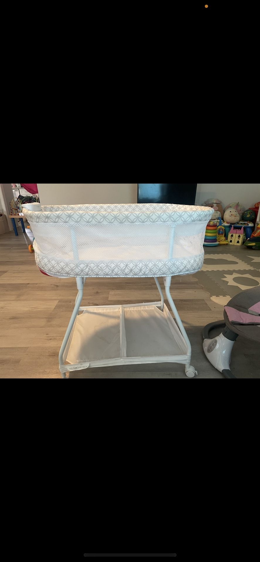 Very nice bassinet with vibration, music, nightlight sound, etc. pick up in Metairie