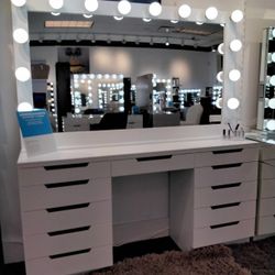 Hollywood  💄Makeup 💄Vanity 