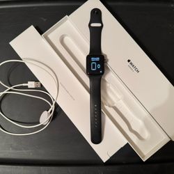 Apple Watch Series 3  (42 Space Grey)