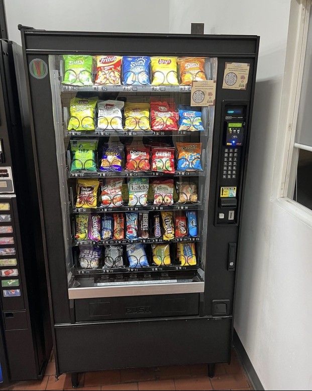 VENDING MACHINE WITH CARD READER for Sale in Chesapeake, VA OfferUp