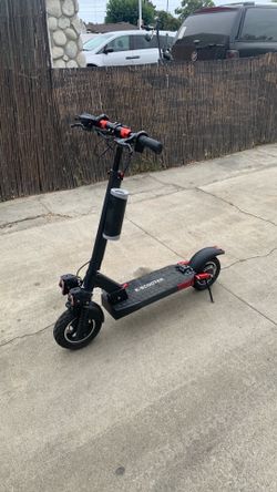 E-scooter black and red