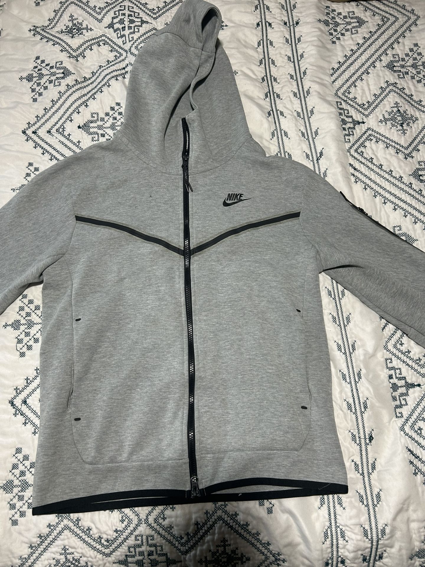 Size Small Nike Tech Fleece Gray