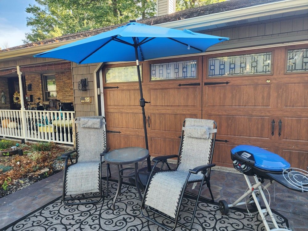 Outdoor Patio Set With Grill And Umbrella, Rug
