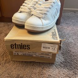 Etnies Shoes Size 7.5 White