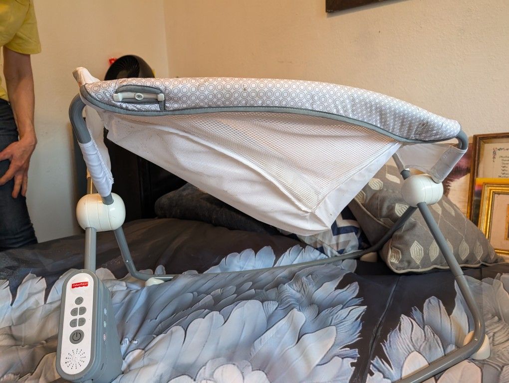 FISHER PRICE AUQUA ROCKer BABY SEAT ,SLEAPER ETC.