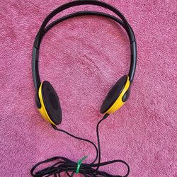 Panasonic Shockwave Wired Headphones Cassette Tape Player - Yellow