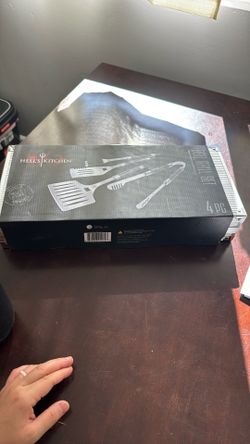 New In Box Hells Kitchen 4 Piece Bbq Barbecue Grill Set