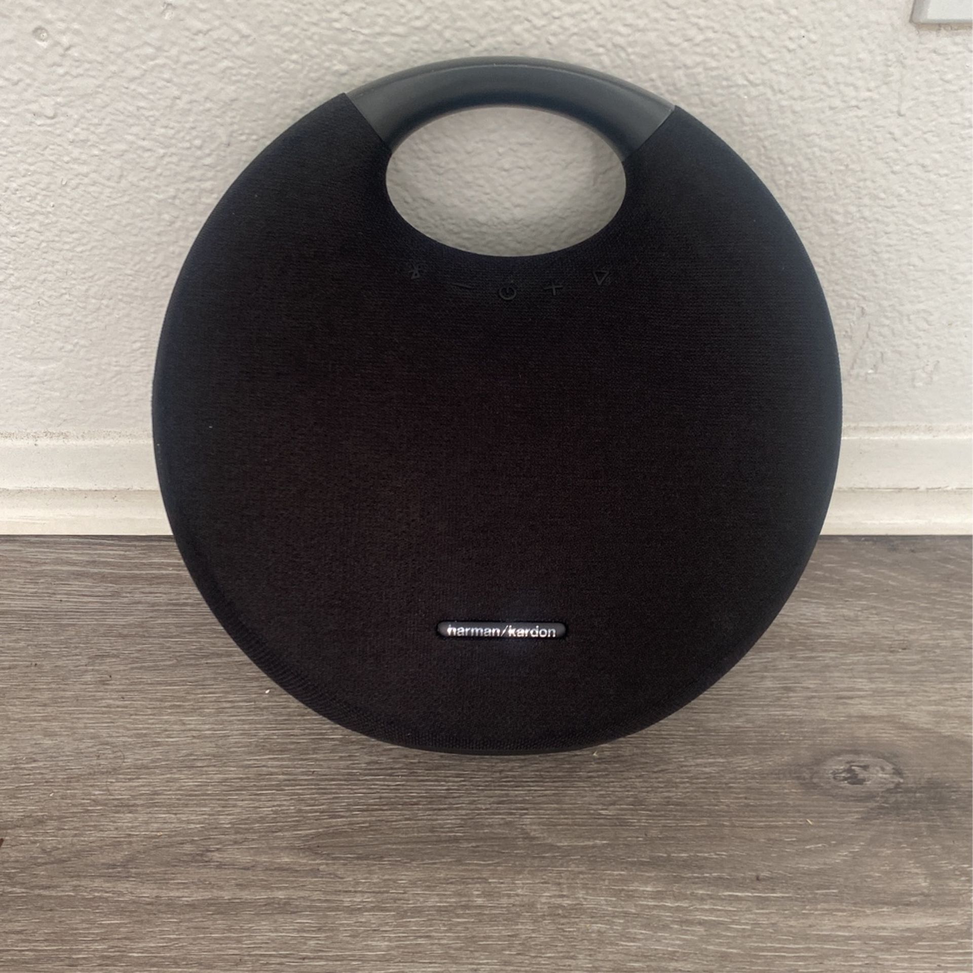 Harmon Kardon Onyx Studio 6 Waterproof Bluetooth Speaker