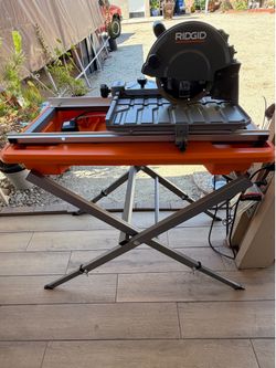 Beautiful RIDGID Wet and Dry Saw Tile.