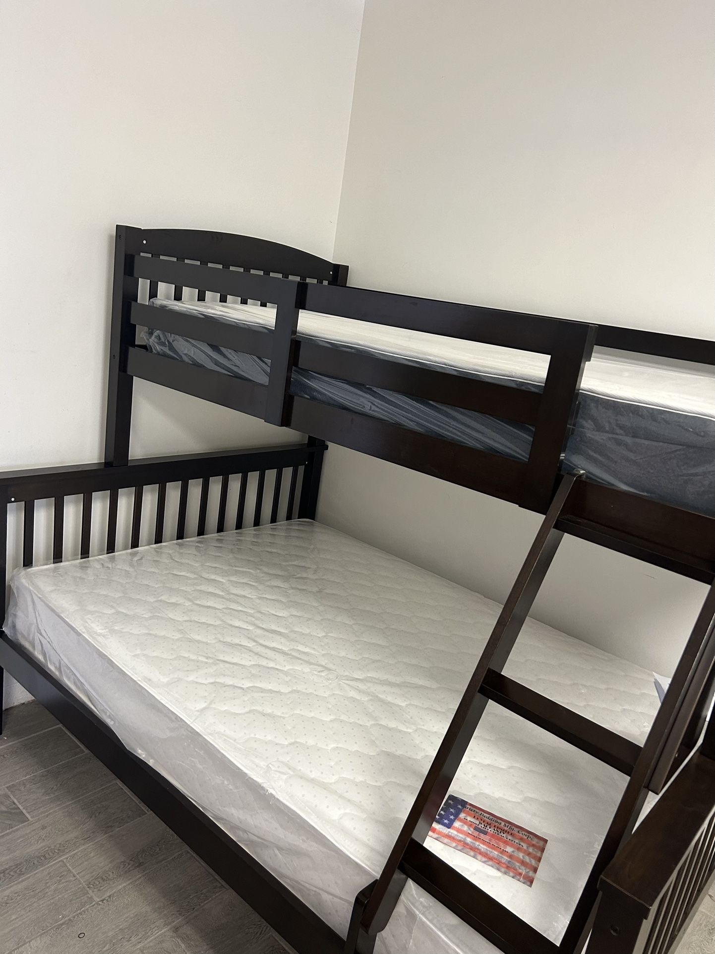 Twin/full Bunkbed