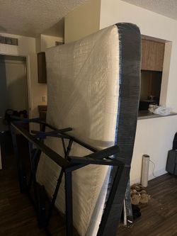 Queen size bed frame + Queen size mattress