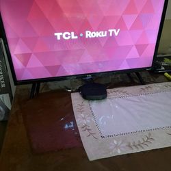 TCL ROKU TV 28” (SMART TV)