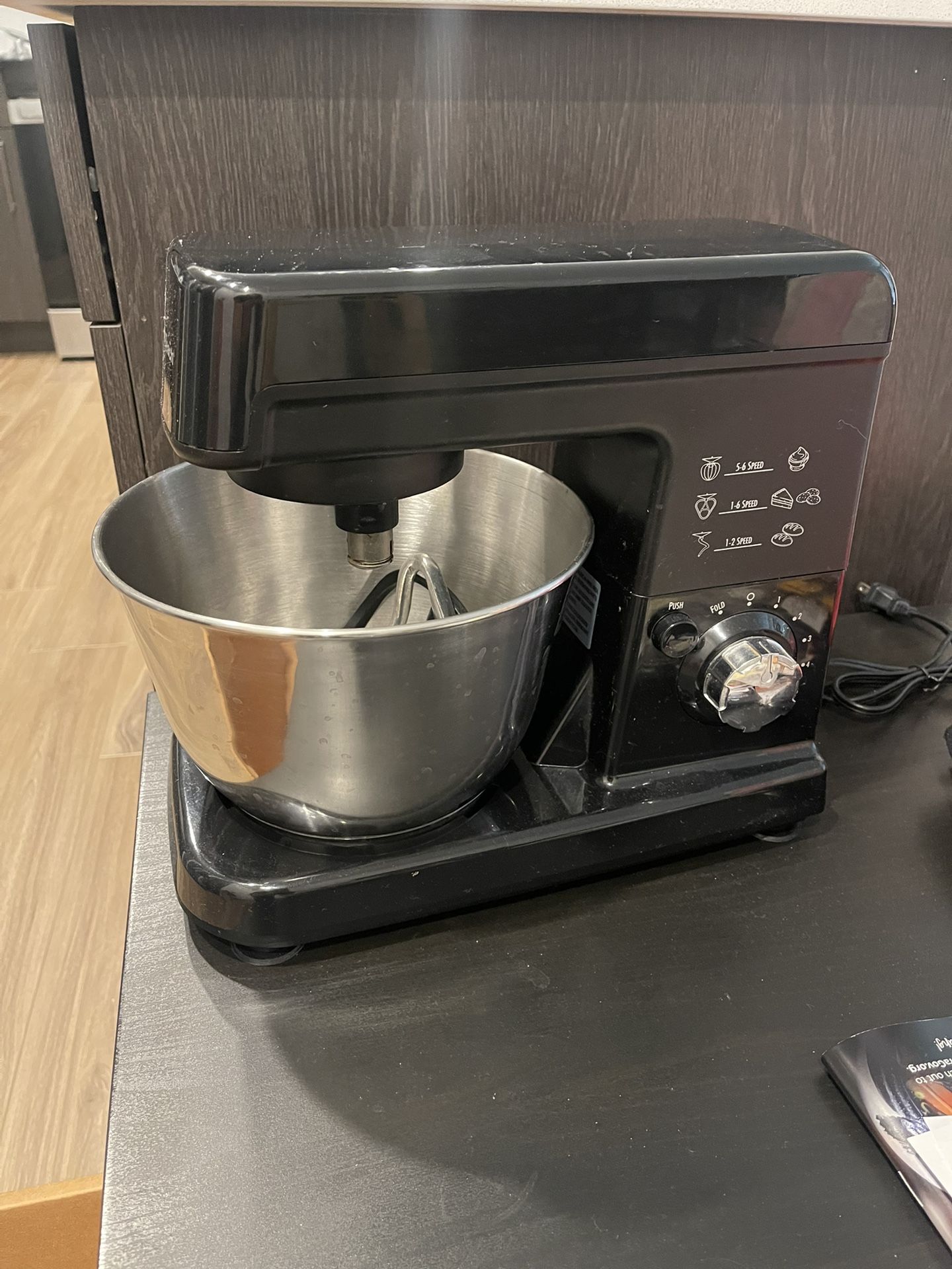 Stand Mixer - Hamilton Beach 6 Speed