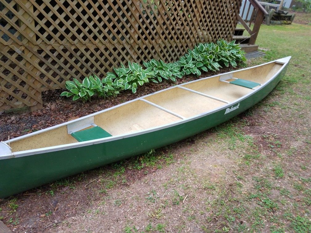 17 ft Mohawk Canoe