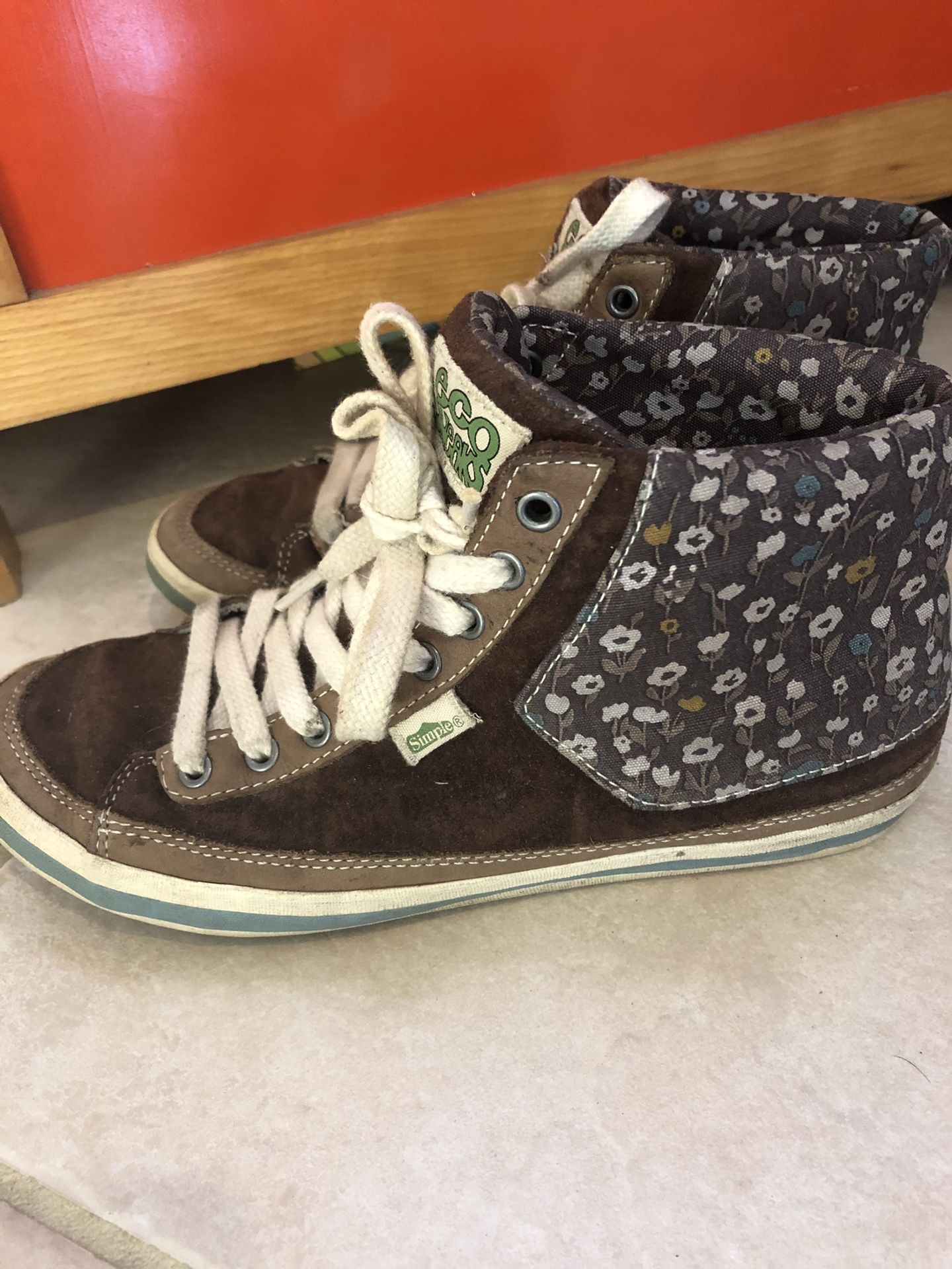 Simple skate shoes floral eco sneaks us 7.5 women