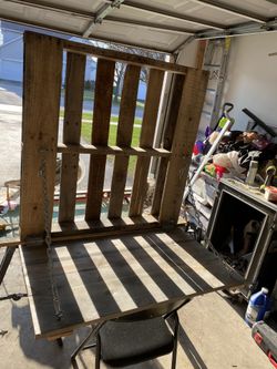 Pallet folding desk