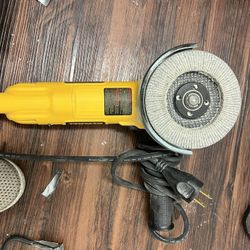 DWE4011 41/2° (115mm) ANGLE GRINDER