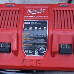 CARGADOR DE BATERÍA MILWAUKEE 