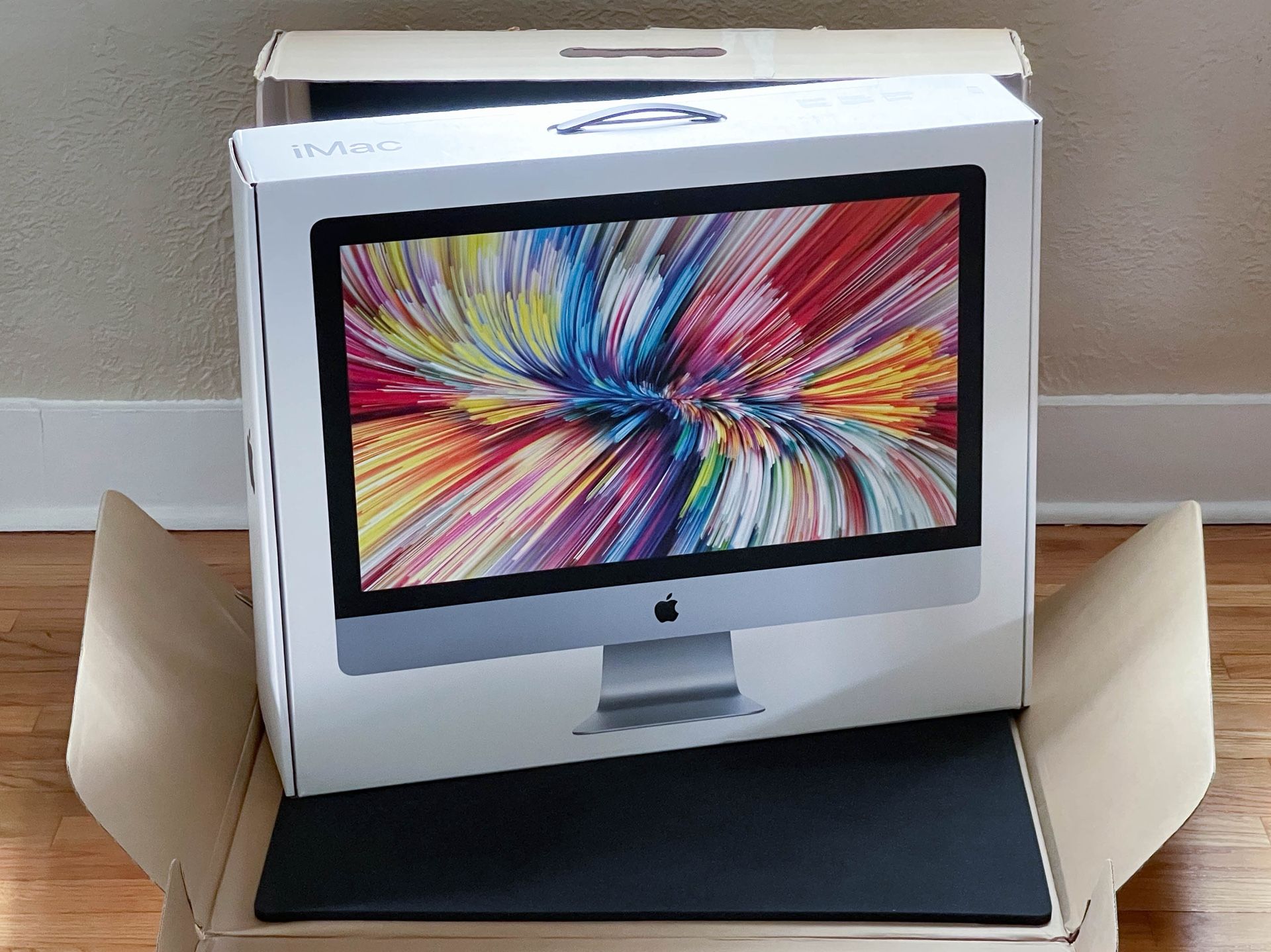 Like New Apple iMac 2020/2022 27" 5K 3.8 GHz i7 1TB NVMe SSD 64GB RAM 5500XT 8GB GFX 10GbE