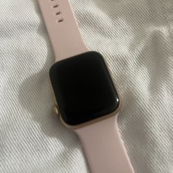 Apple Watch Series 4 40 mm Gold Aluminum Case with Pink Sand Sport Band (GPS) -