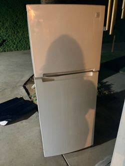Kenmore apartment sized working  refrigerator freezer