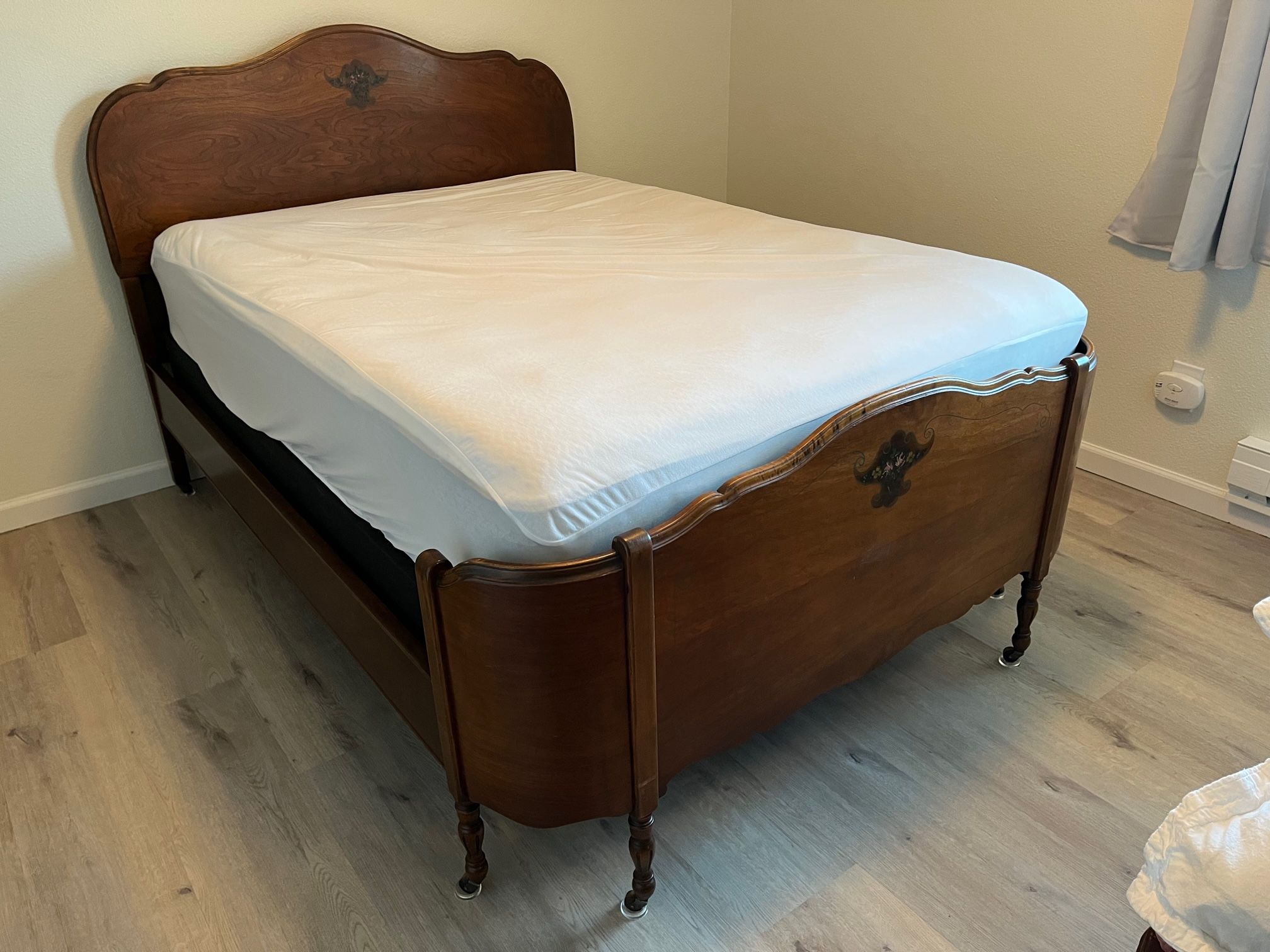 Antique Art Deco Floral Detail Rounded Corner Full Bed Frame for Sale in Redmond, WA OfferUp