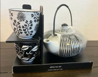 Akina tea set