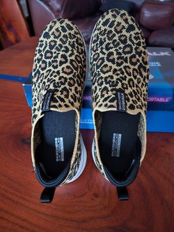 Stylish Skechers slip-on sneakers in leopard print. Lightweight, breathable upper with easy on/off design. Cushioned insole for all-day comfort. Fashi