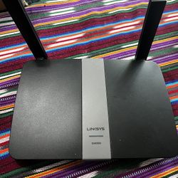 Linksys Router & Netgear Essentials Edition extender 