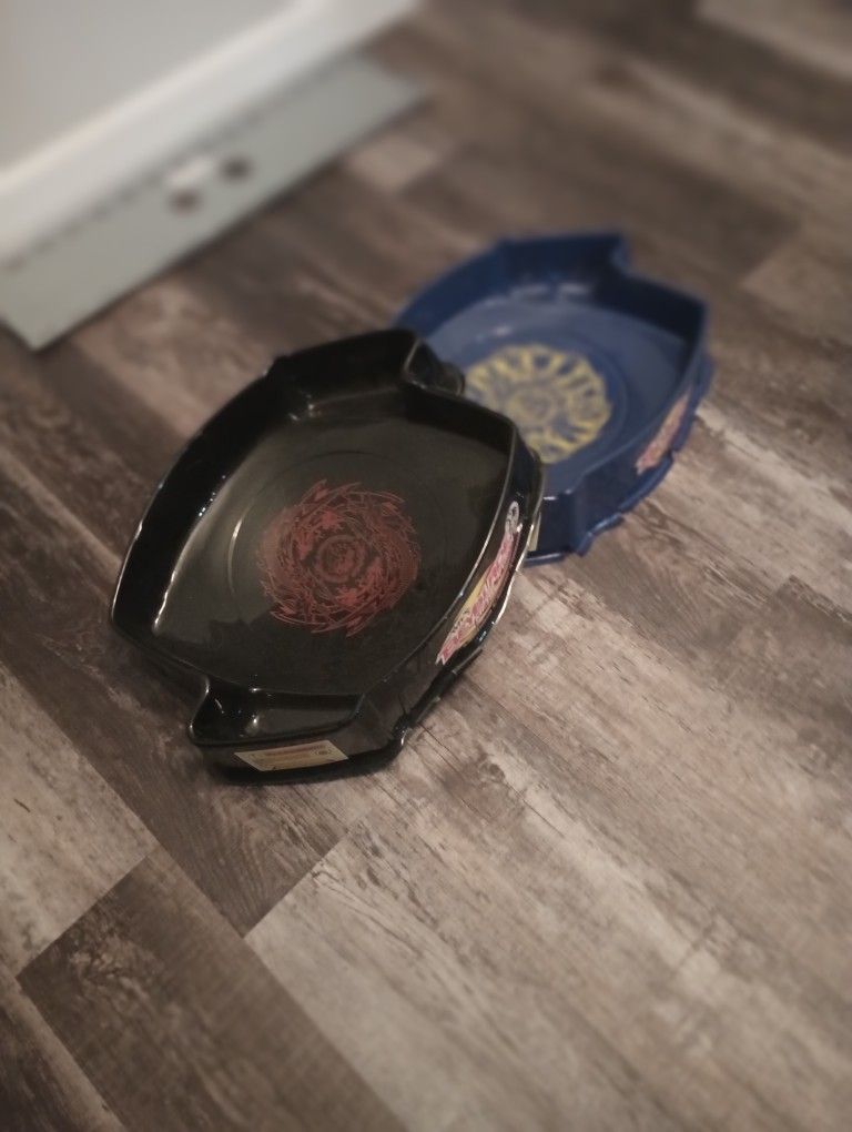 Beyblade Metal Fusion Lighting L-Drago & Beyblade Metal Fusion Pegasus Thunder Whip Stadiums