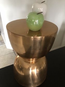 Rose/gold side table