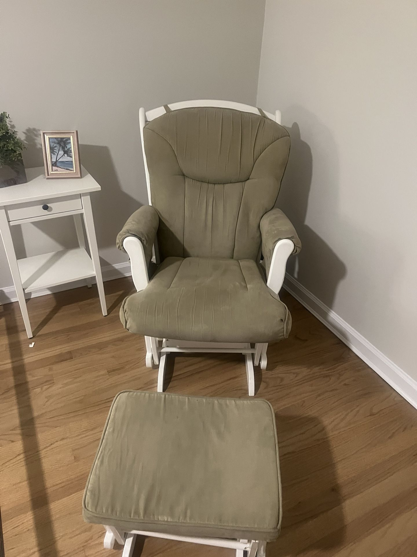 Rocking chair w/ Foot Stool