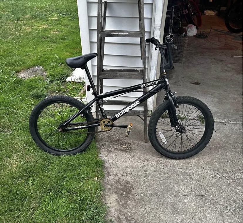 Mongoose Brawler 20 Inch BMX Bike Black