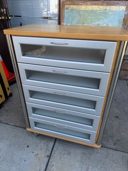 Mobile 5 Drawer Chest & Dresser