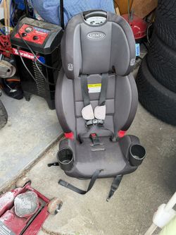 Two Car Seats And Folding Basinet
