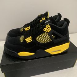 Jordan 4 Retro Yello/black Thunders Size 9