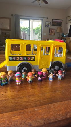 Little people, 20 inch school bus lights and sounds +13 figures