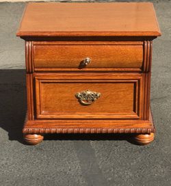 Antique Oak Wood 2-Drawer Nightstand with Bun Feet