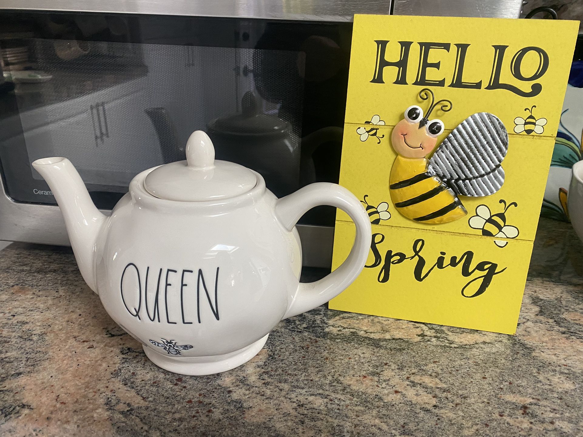 Rae Dunn Queen Bee Tea Pot and Sign 🐝